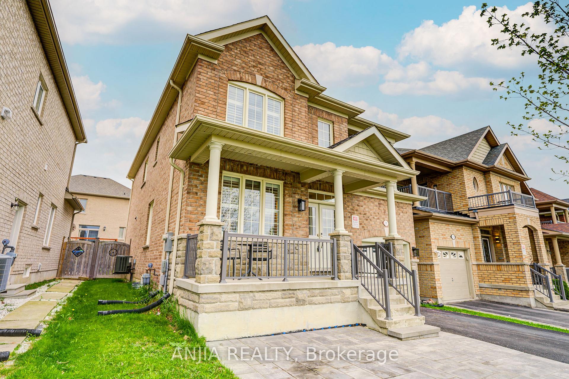Photo 3 of 9 Desjardin Drive, Markham, Greensborough — HOMEH