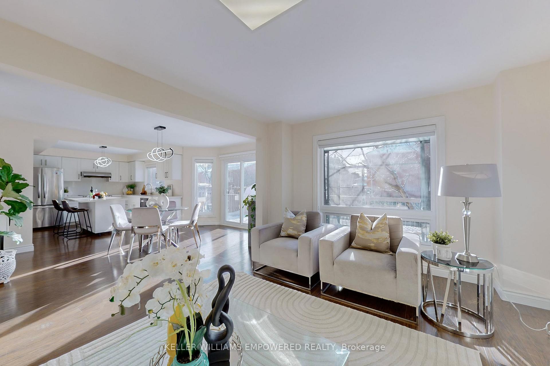 Photo 10 of 339 Manhattan Drive, Markham, Markville — HOMEH