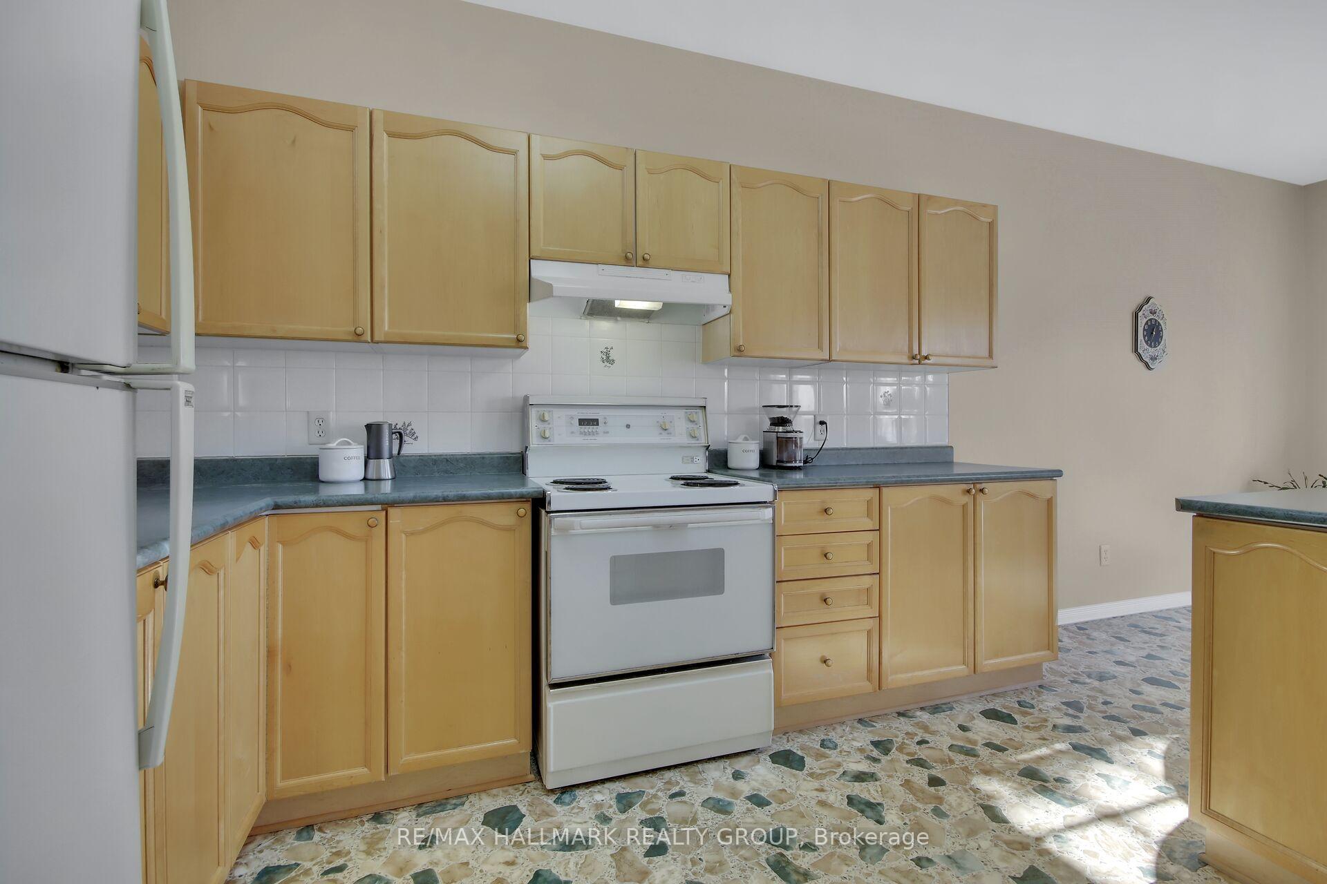 Photo 11 of 73 Goldridge Drive, Ottawa, Kanata - Kanata Lakes/Heritage Hills — HOMEH