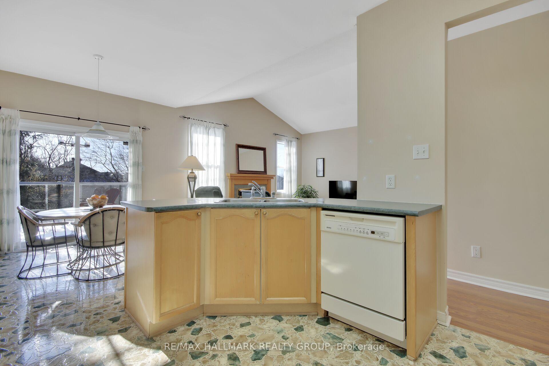 Photo 12 of 73 Goldridge Drive, Ottawa, Kanata - Kanata Lakes/Heritage Hills — HOMEH