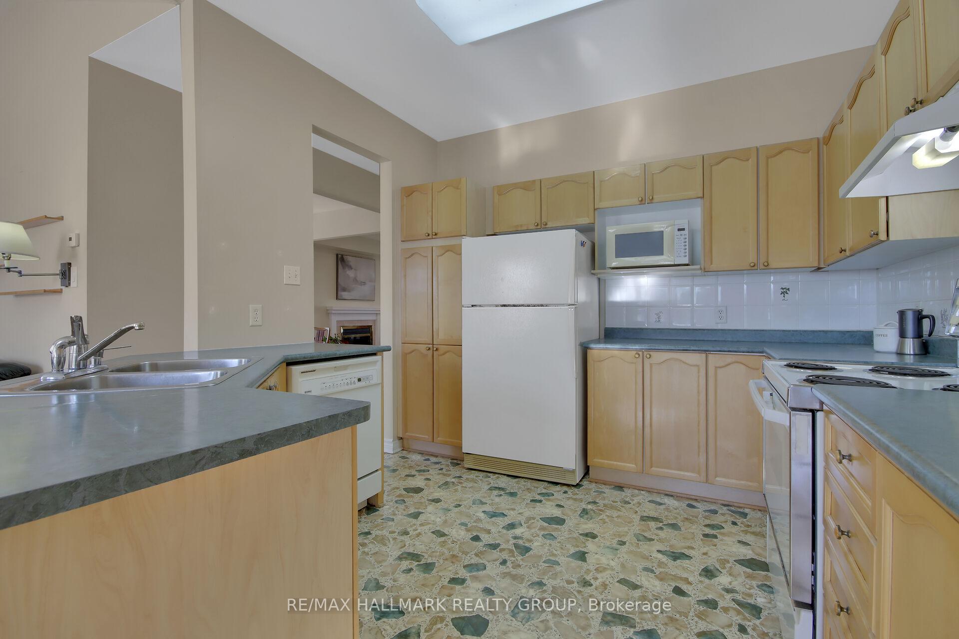 Photo 13 of 73 Goldridge Drive, Ottawa, Kanata - Kanata Lakes/Heritage Hills — HOMEH