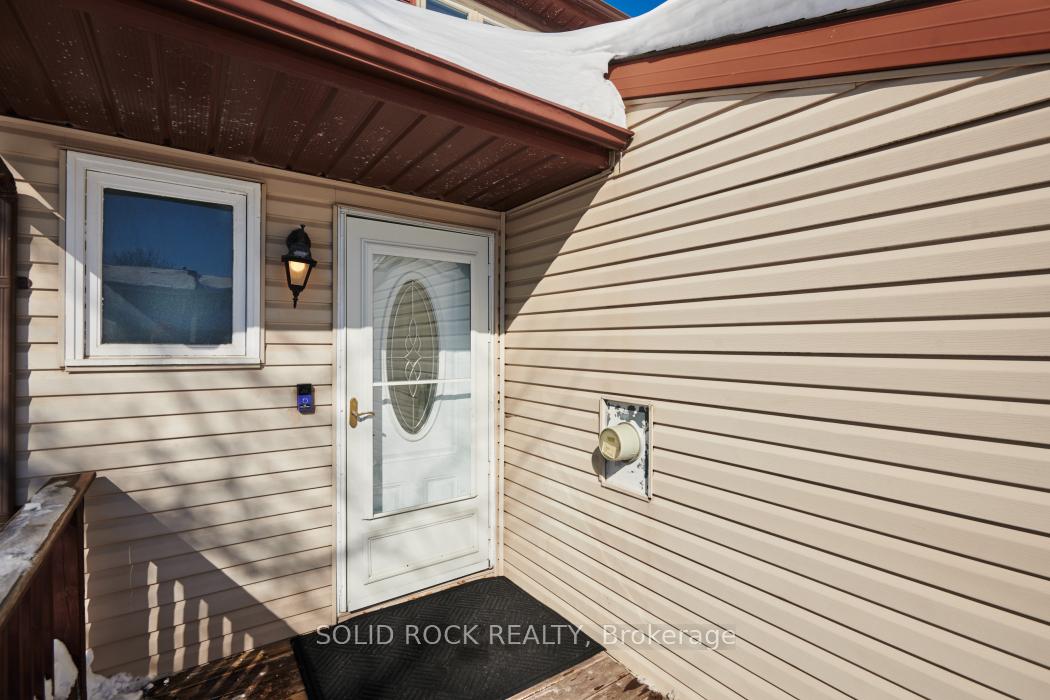 Photo 3 of 8 Shearer Crescent, Ottawa, Kanata - Katimavik — HOMEH