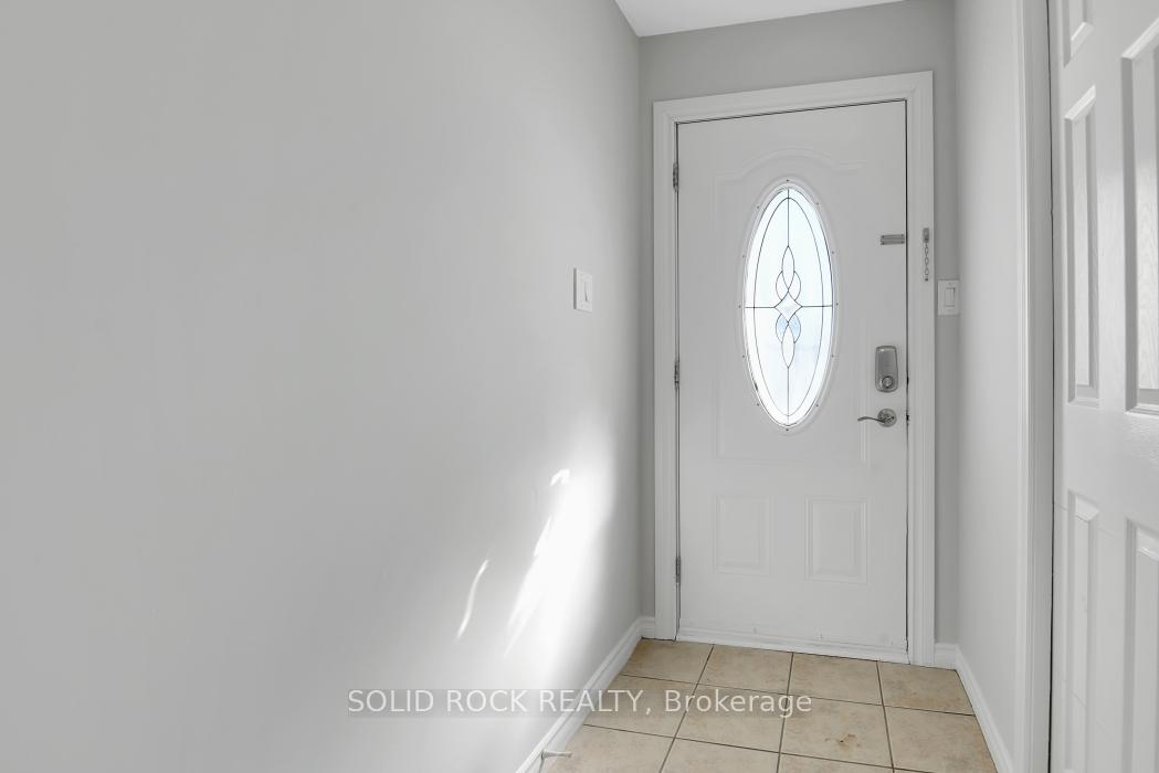 Photo 4 of 8 Shearer Crescent, Ottawa, Kanata - Katimavik — HOMEH