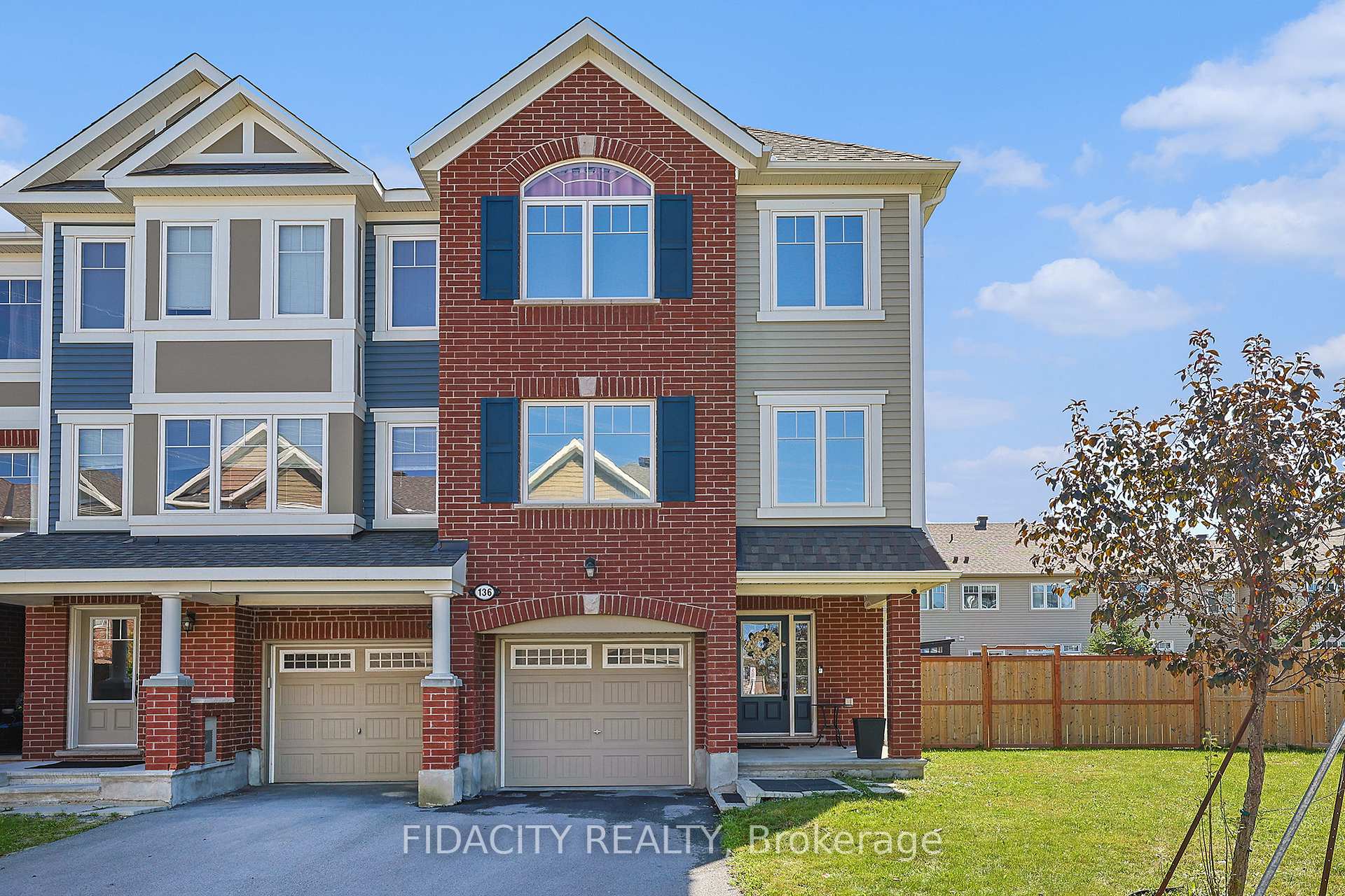 Photo 2 of 136 Gelderland, Ottawa, Kanata - Emerald Meadows/Trailwest — HOMEH
