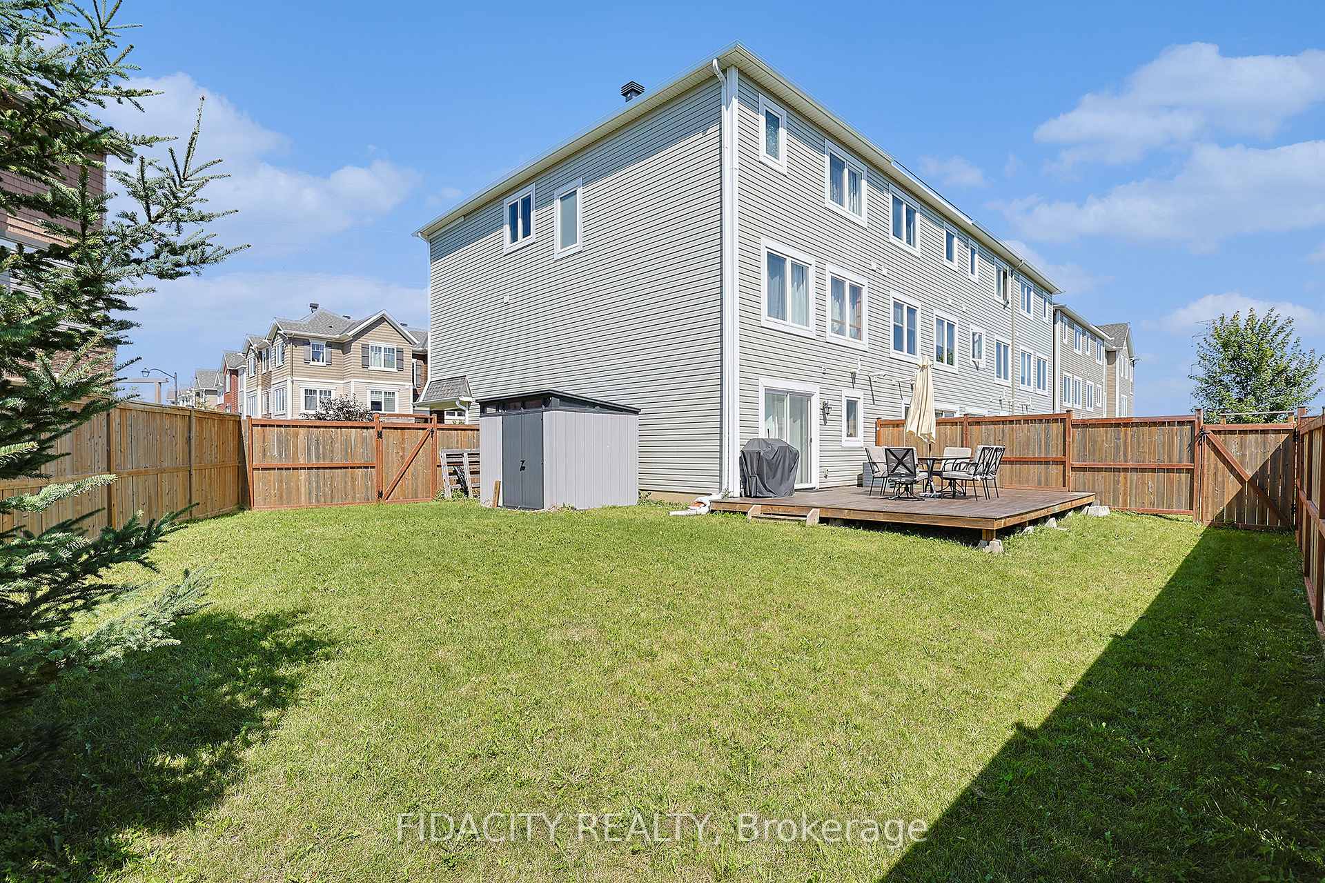 Photo 3 of 136 Gelderland, Ottawa, Kanata - Emerald Meadows/Trailwest — HOMEH