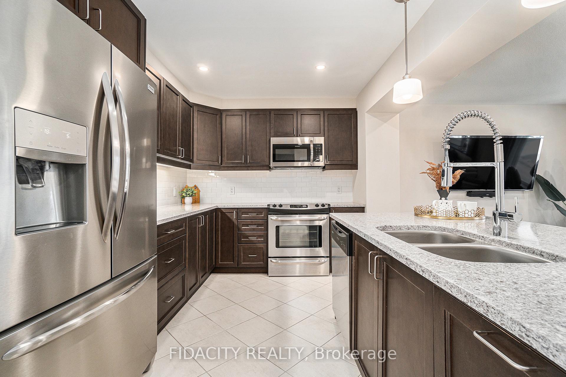 Photo 7 of 136 Gelderland, Ottawa, Kanata - Emerald Meadows/Trailwest — HOMEH