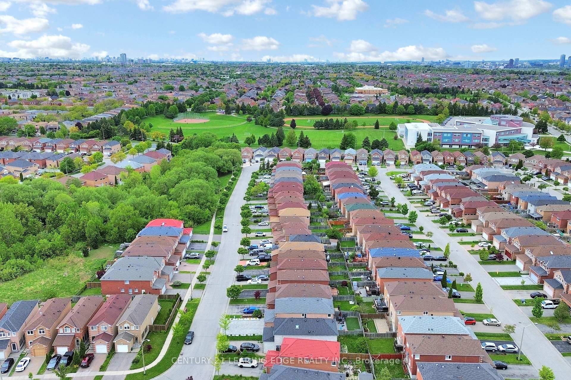 Photo 6 of 55 Sophia Road, Markham, Middlefield — HOMEH