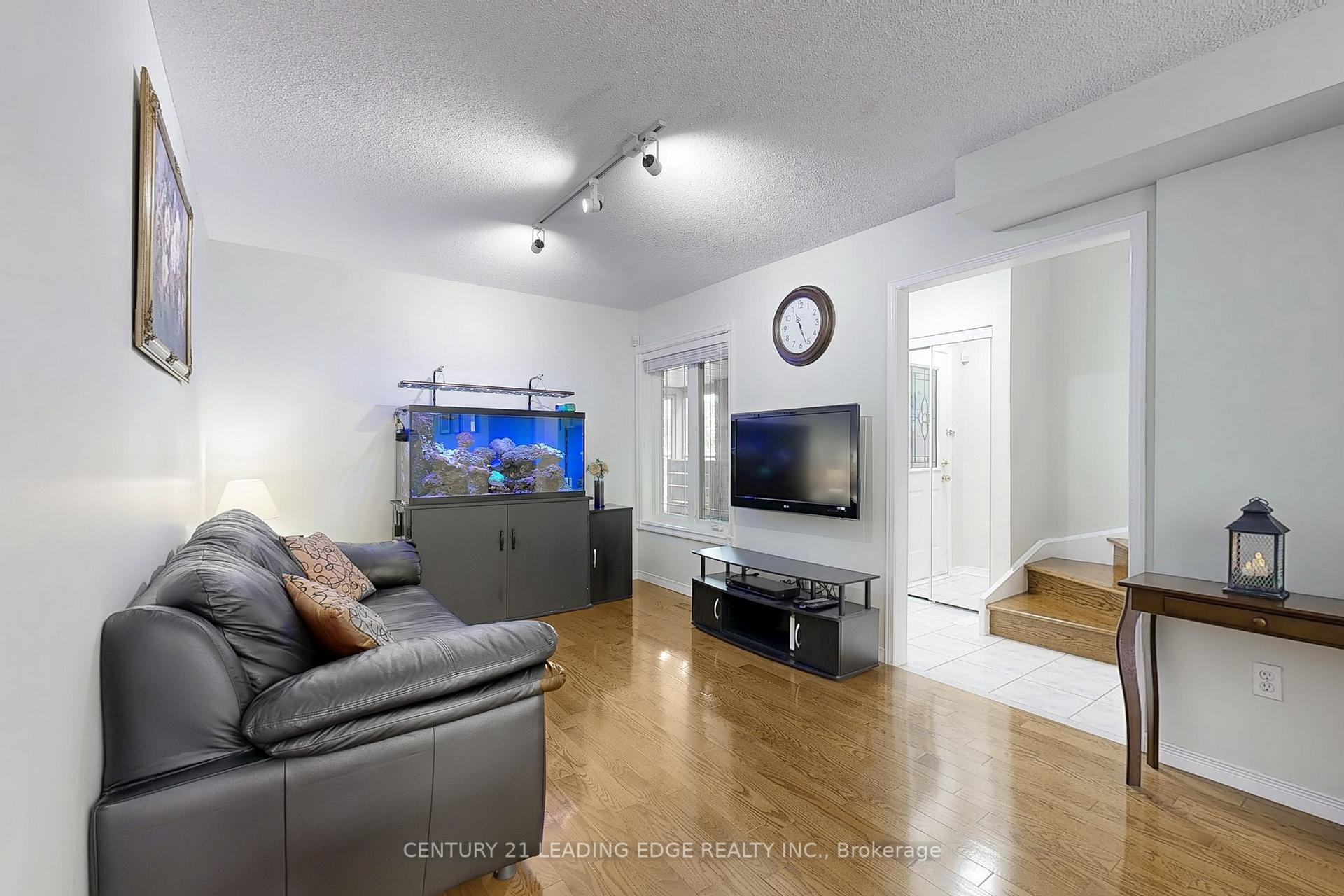 Photo 9 of 55 Sophia Road, Markham, Middlefield — HOMEH