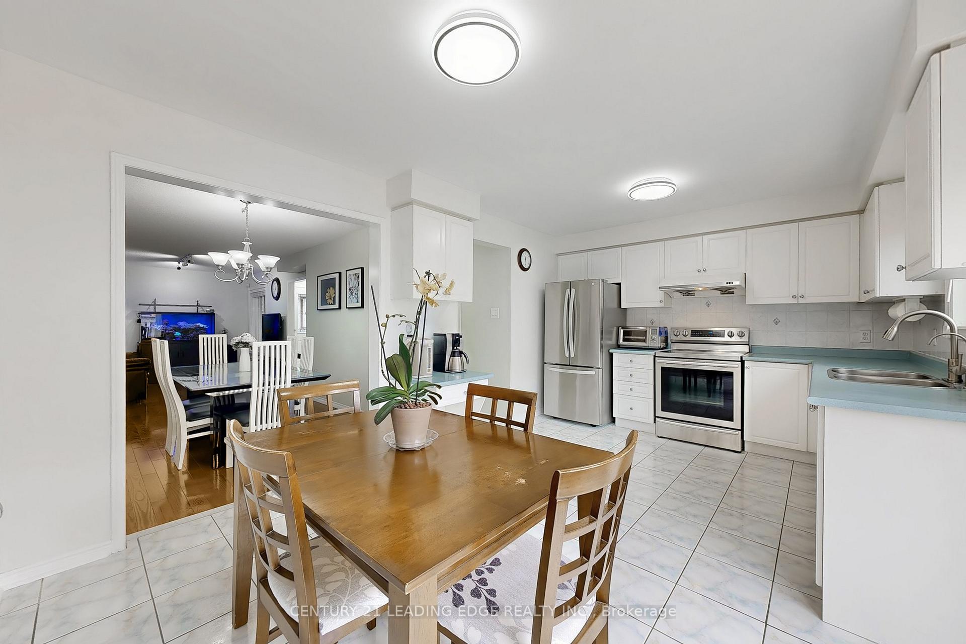 Photo 16 of 55 Sophia Road, Markham, Middlefield — HOMEH
