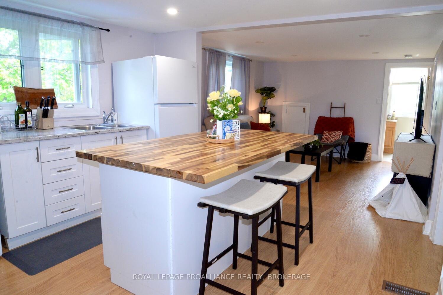 Photo 4 of 19 Folger Street, Kingston, Rideau — HOMEH