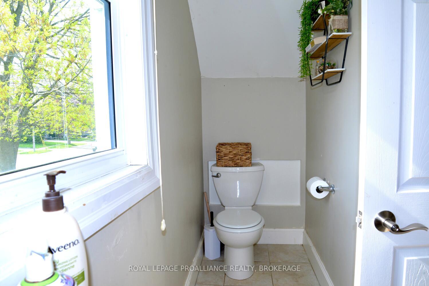 Photo 15 of 19 Folger Street, Kingston, Rideau — HOMEH
