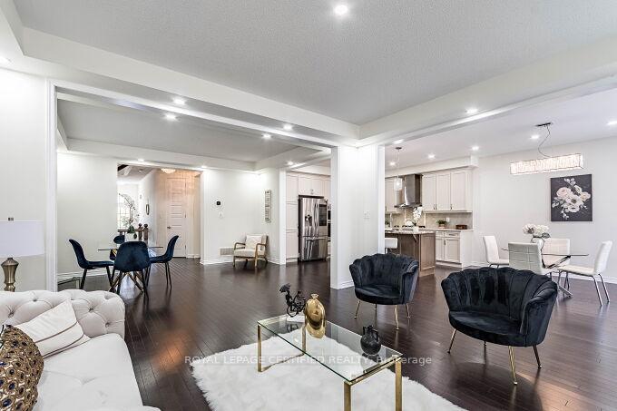 Photo 14 of 1448 Sycamore Garden, Milton, Cobban — HOMEH
