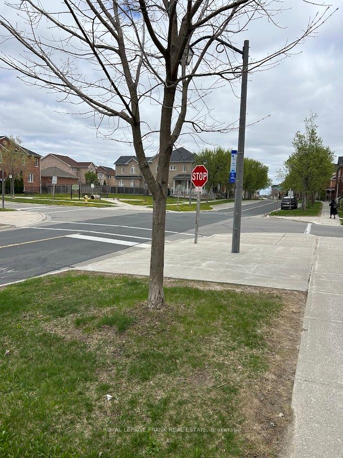 Photo 3 of 449 White's Hill Avenue, Markham, Cornell — HOMEH
