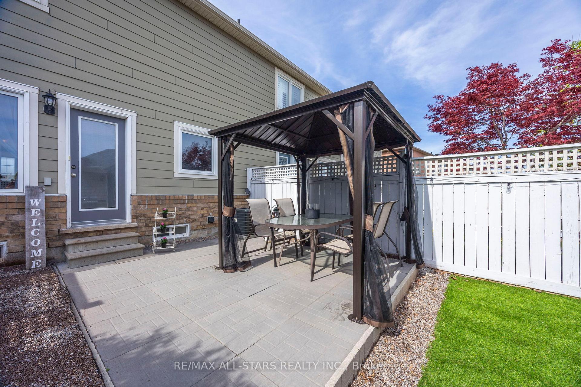 Photo 4 of 68 Gas Lamp Lane, Markham, Cornell — HOMEH