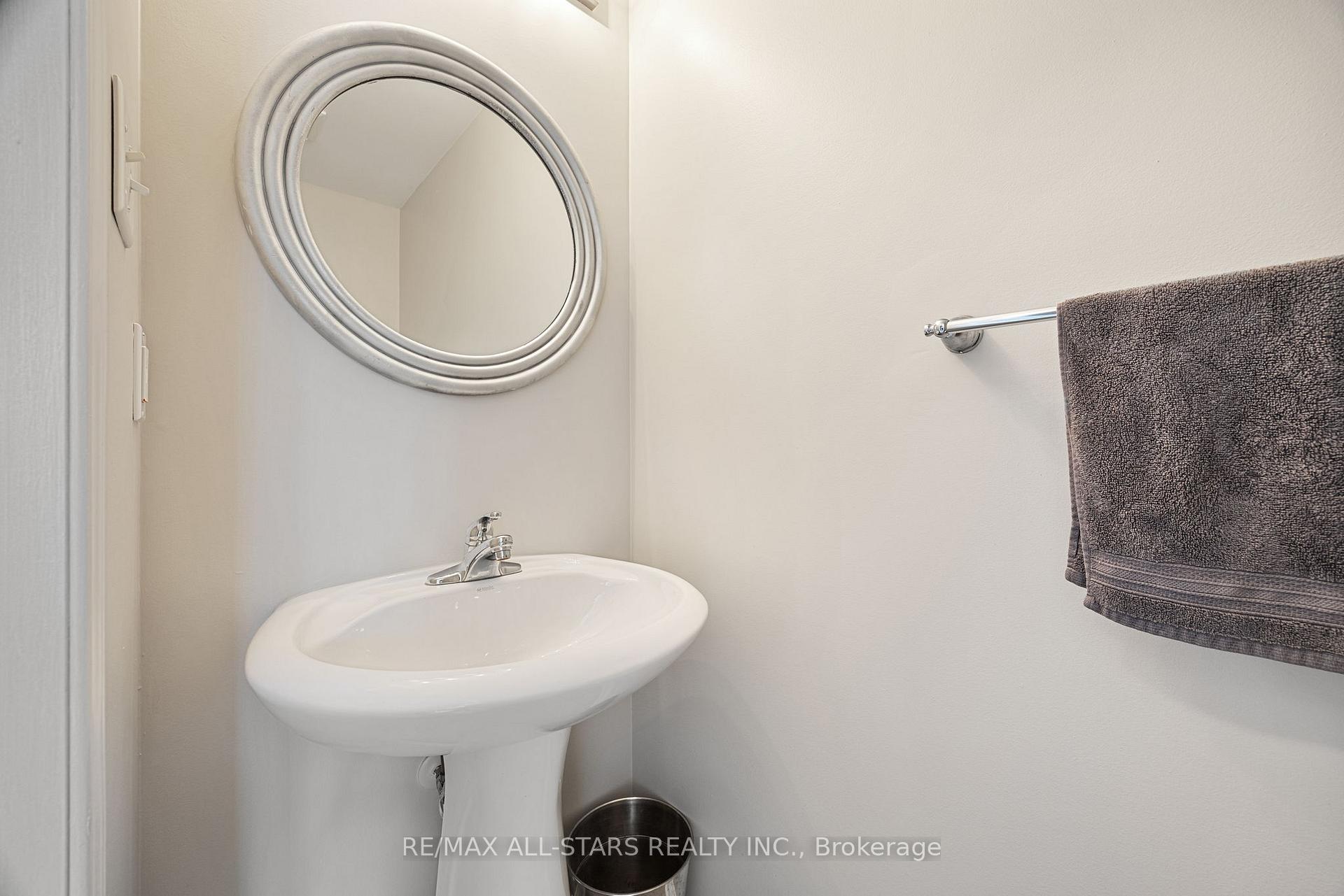 Photo 17 of 68 Gas Lamp Lane, Markham, Cornell — HOMEH