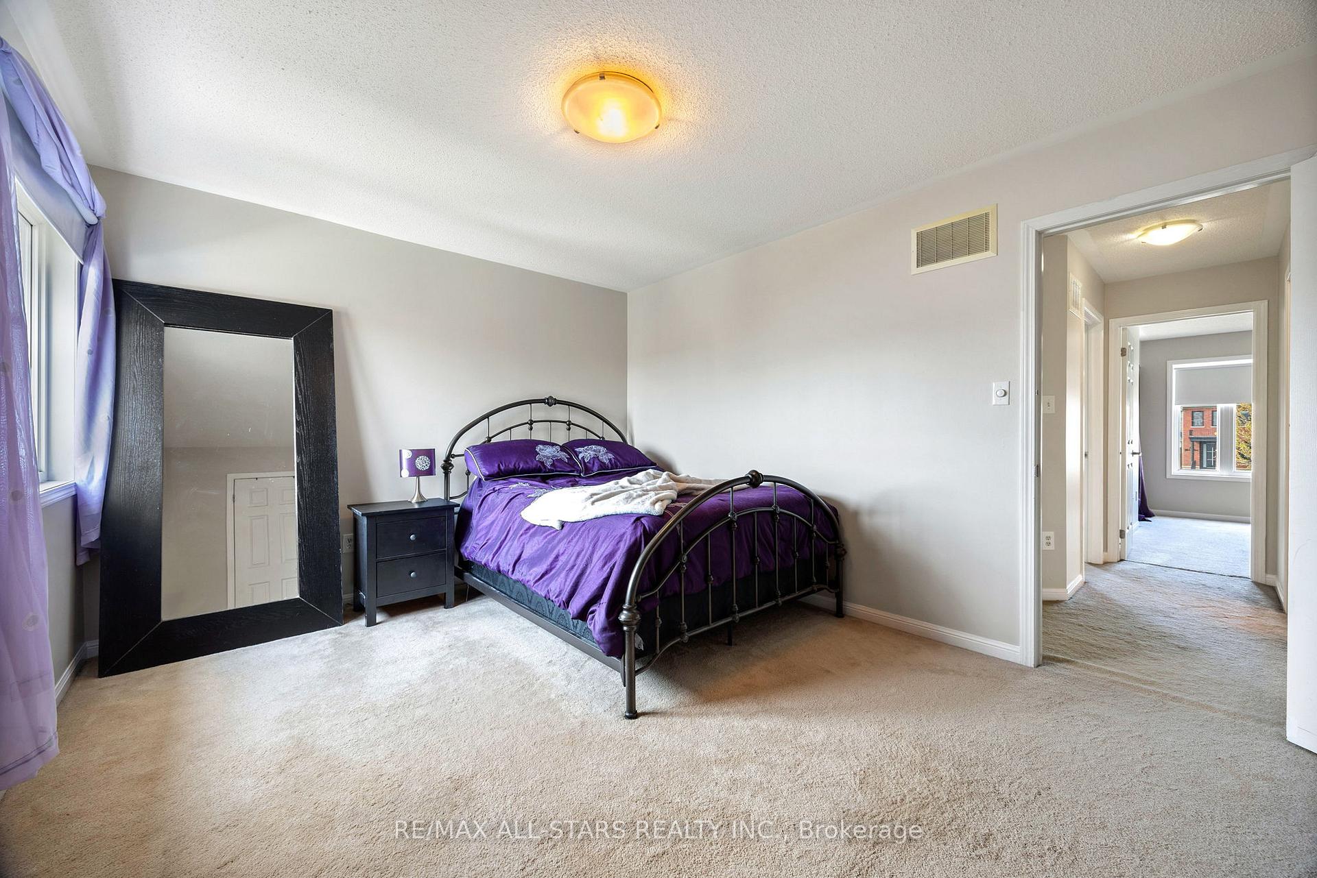 Photo 19 of 68 Gas Lamp Lane, Markham, Cornell — HOMEH