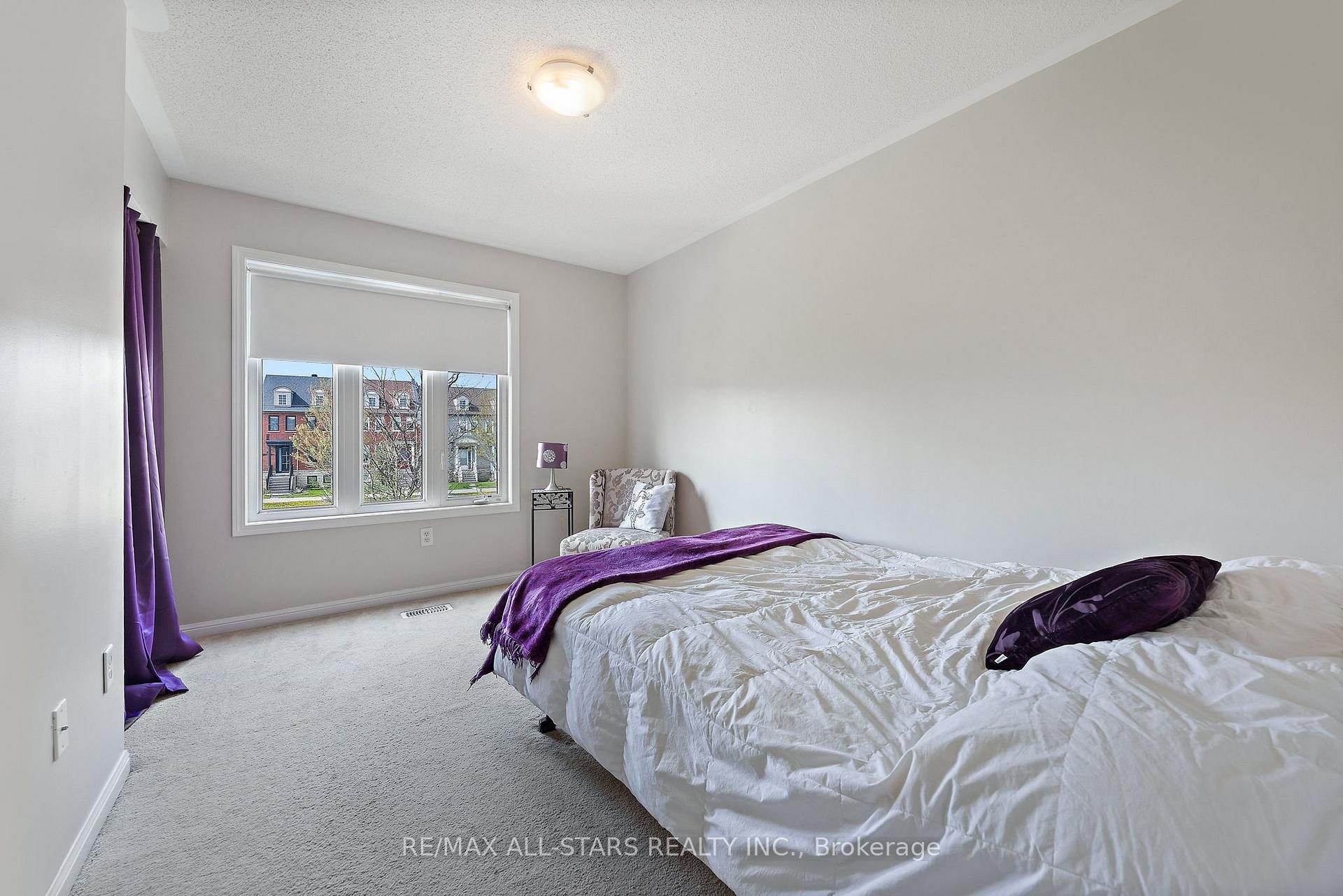 Photo 20 of 68 Gas Lamp Lane, Markham, Cornell — HOMEH