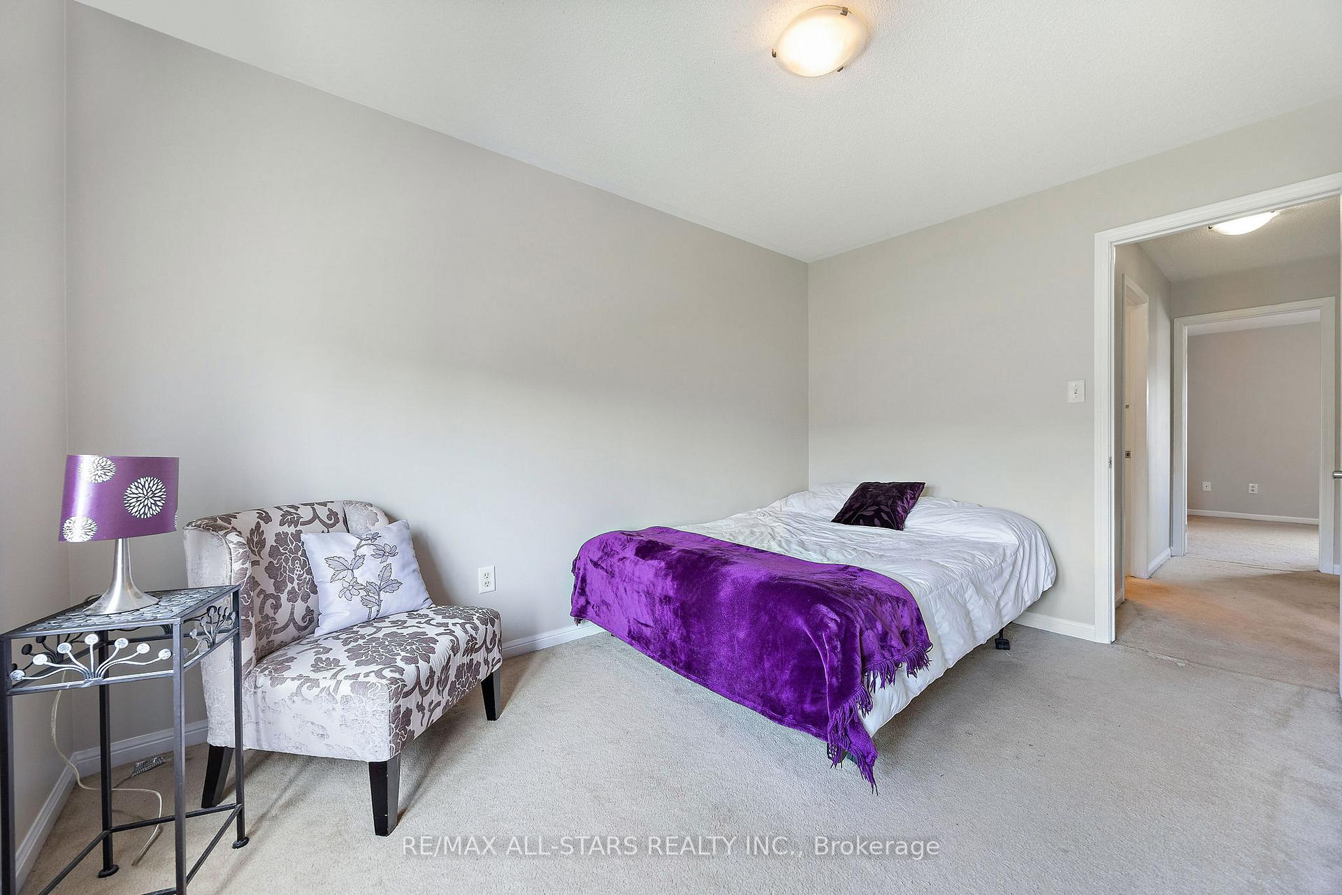 Photo 21 of 68 Gas Lamp Lane, Markham, Cornell — HOMEH