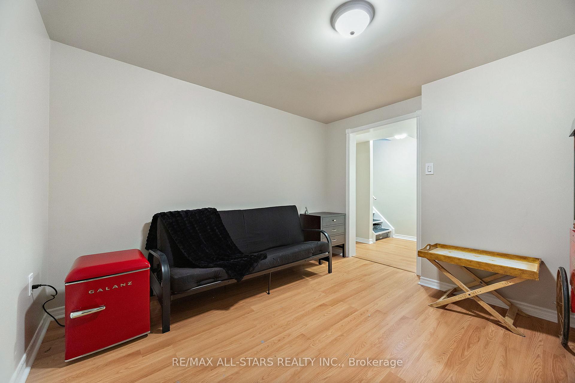 Photo 22 of 68 Gas Lamp Lane, Markham, Cornell — HOMEH