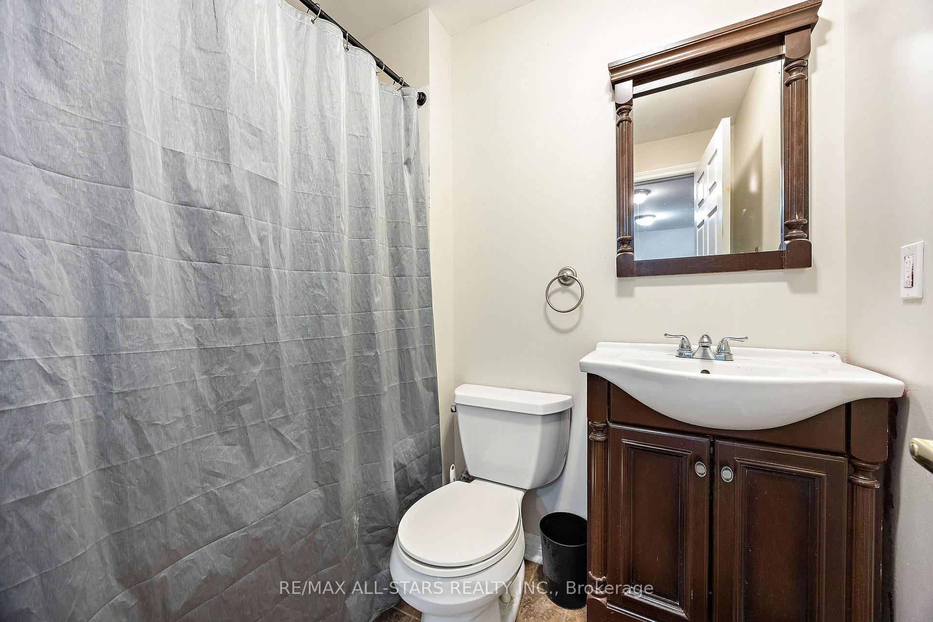 Photo 27 of 68 Gas Lamp Lane, Markham, Cornell — HOMEH