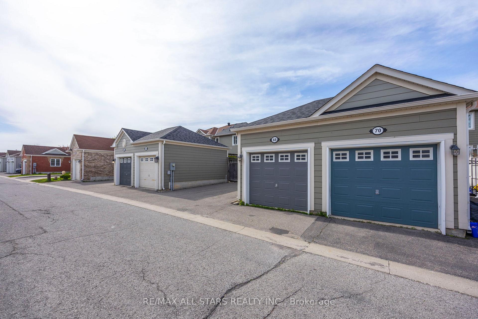 Photo 34 of 68 Gas Lamp Lane, Markham, Cornell — HOMEH