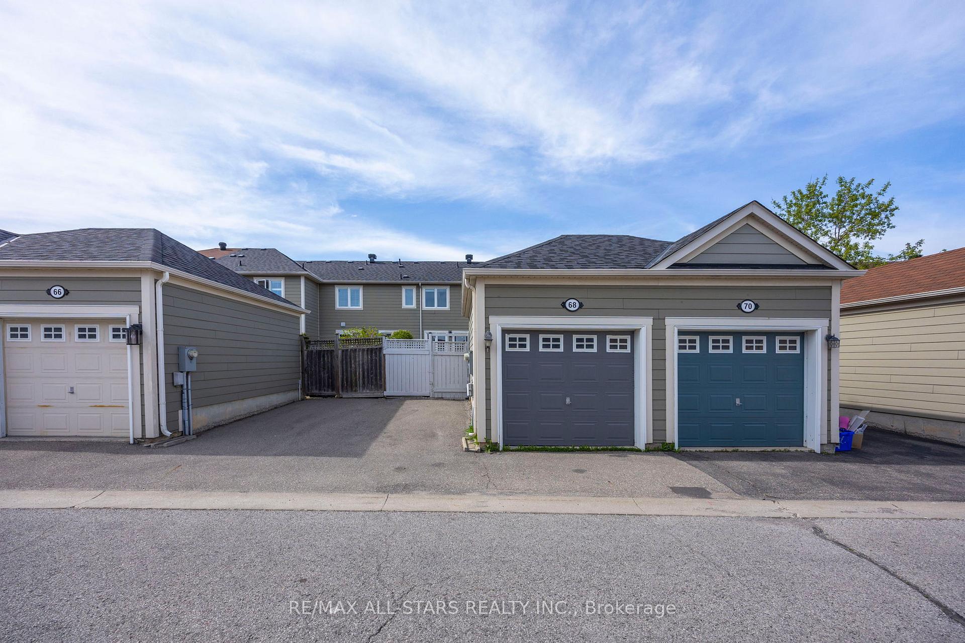 Photo 35 of 68 Gas Lamp Lane, Markham, Cornell — HOMEH