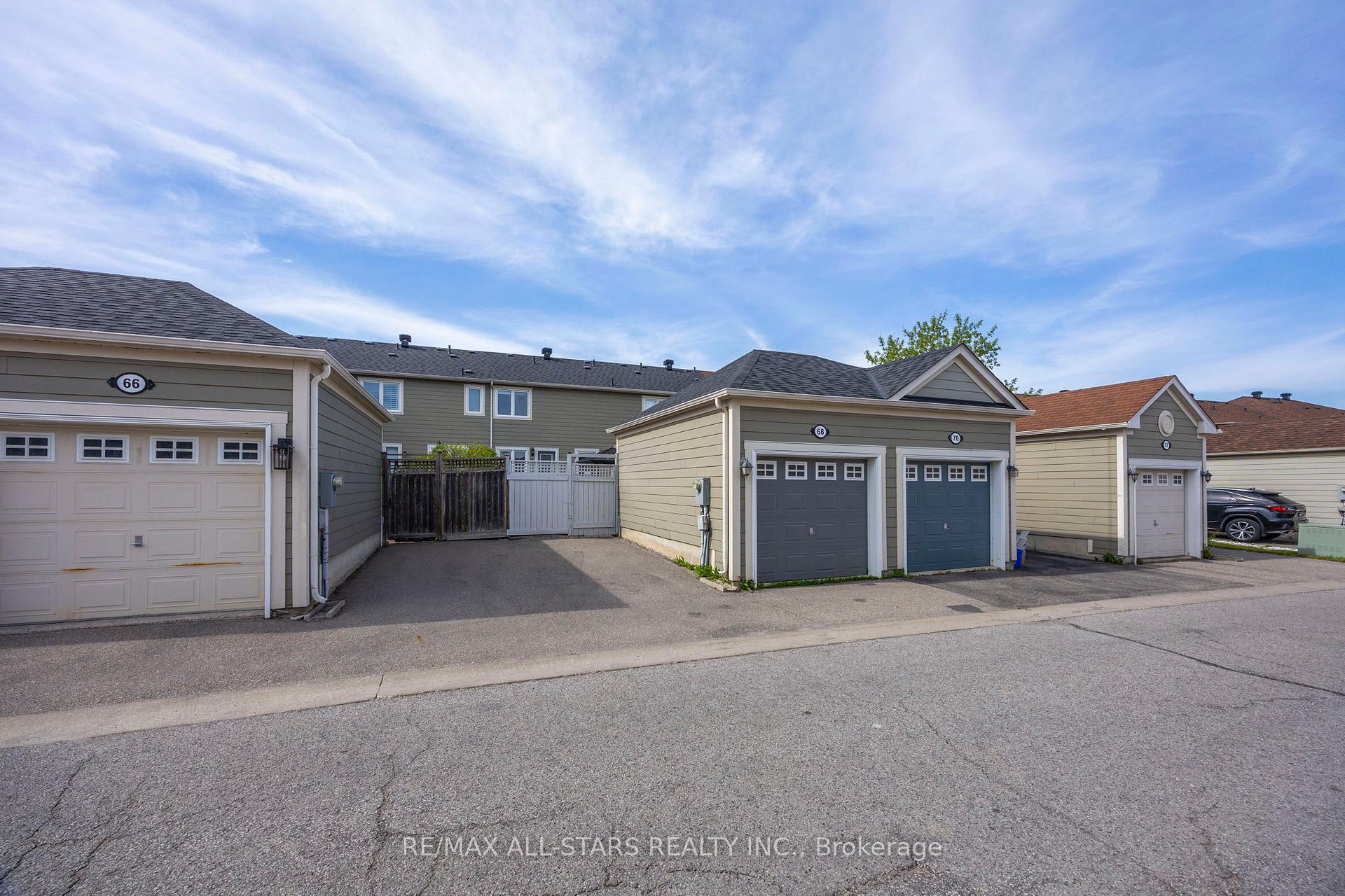 Photo 36 of 68 Gas Lamp Lane, Markham, Cornell — HOMEH