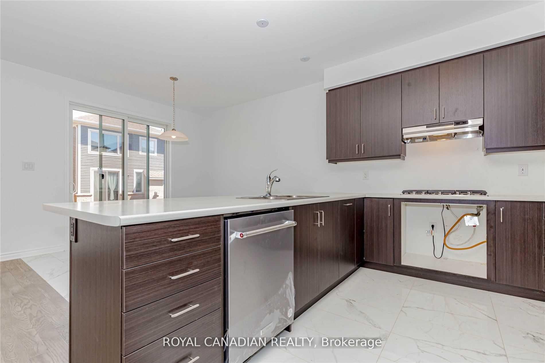 Photo 8 of 1355 Lobelia Crescent, Milton, Walker — HOMEH