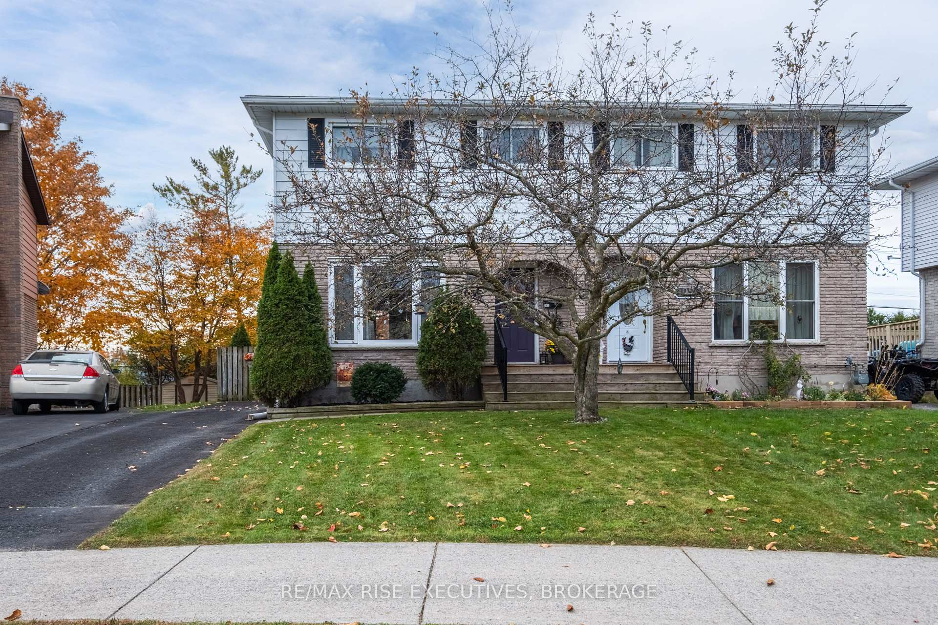 Photo 2 of 1056 Pinewood Place, Kingston, City Northwest — HOMEH