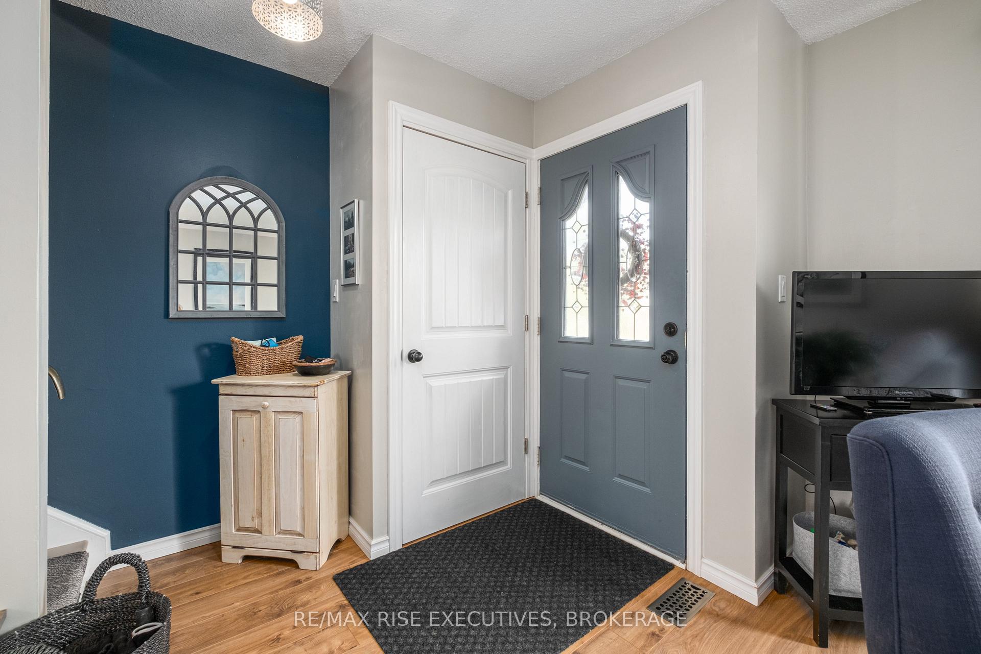 Photo 6 of 1056 Pinewood Place, Kingston, City Northwest — HOMEH