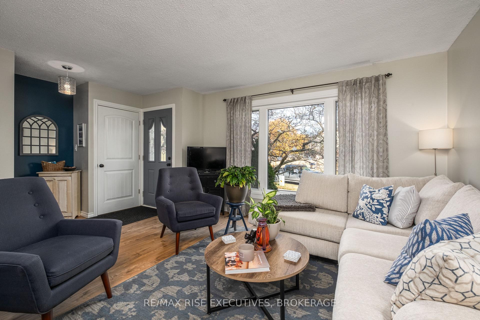 Photo 7 of 1056 Pinewood Place, Kingston, City Northwest — HOMEH