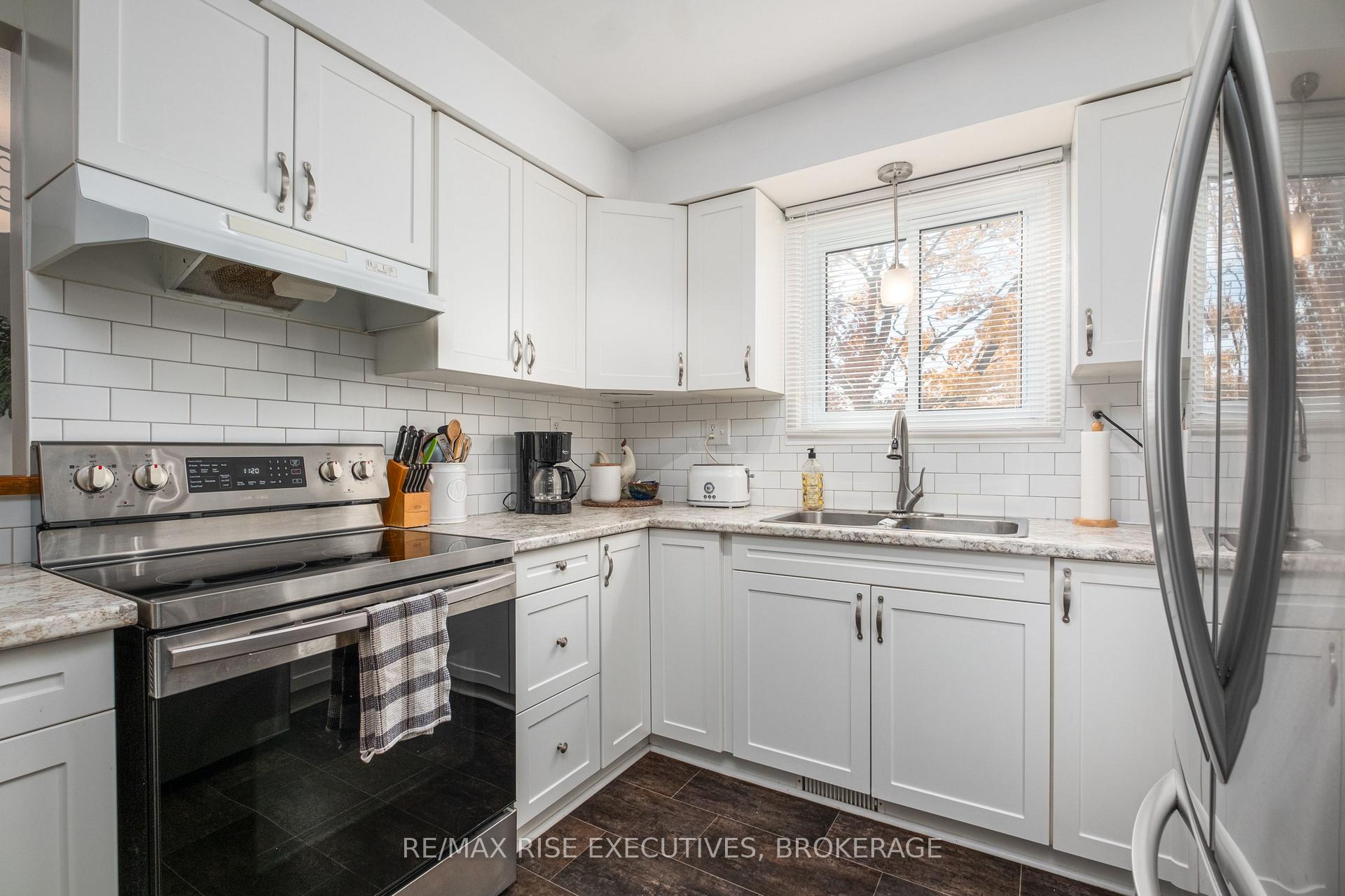 Photo 10 of 1056 Pinewood Place, Kingston, City Northwest — HOMEH