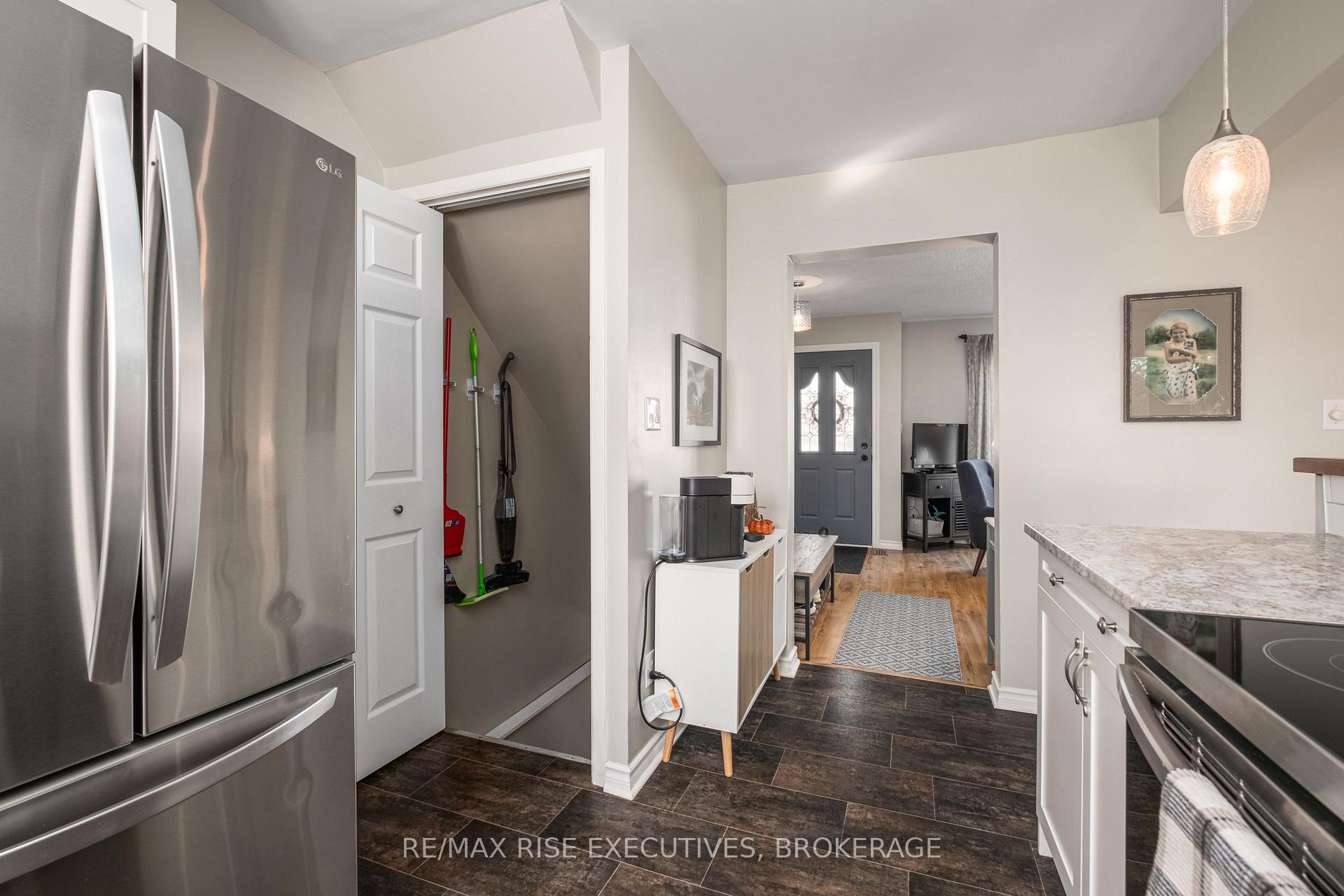 Photo 12 of 1056 Pinewood Place, Kingston, City Northwest — HOMEH