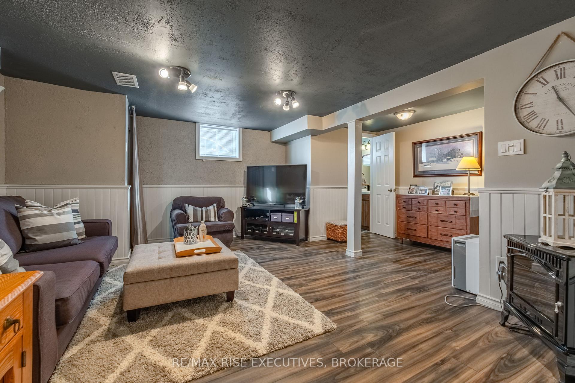 Photo 23 of 1056 Pinewood Place, Kingston, City Northwest — HOMEH