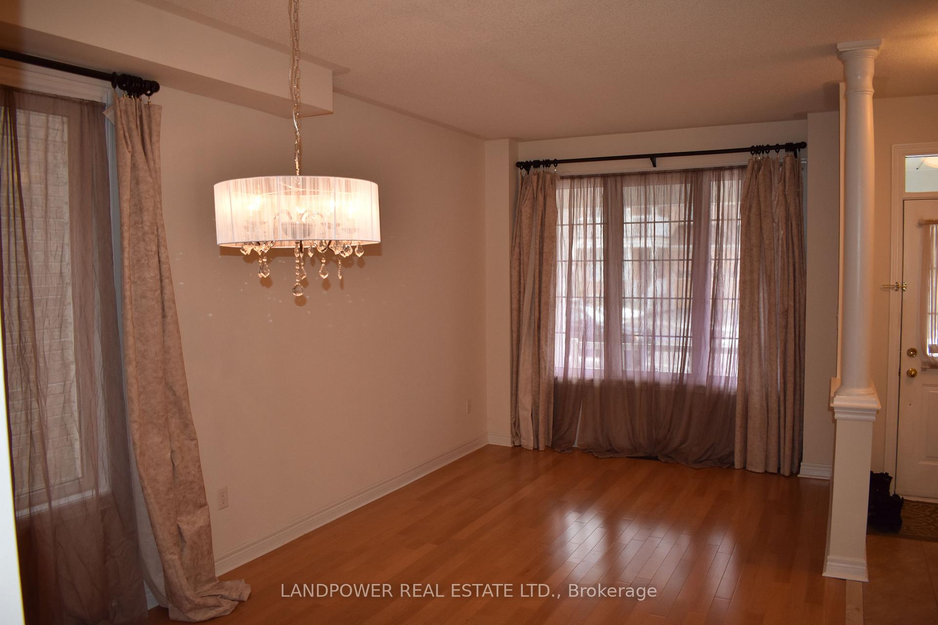 Photo 3 of 84 Vine Cliff Boulevard, Markham, Victoria Manor-Jennings Gate — HOMEH
