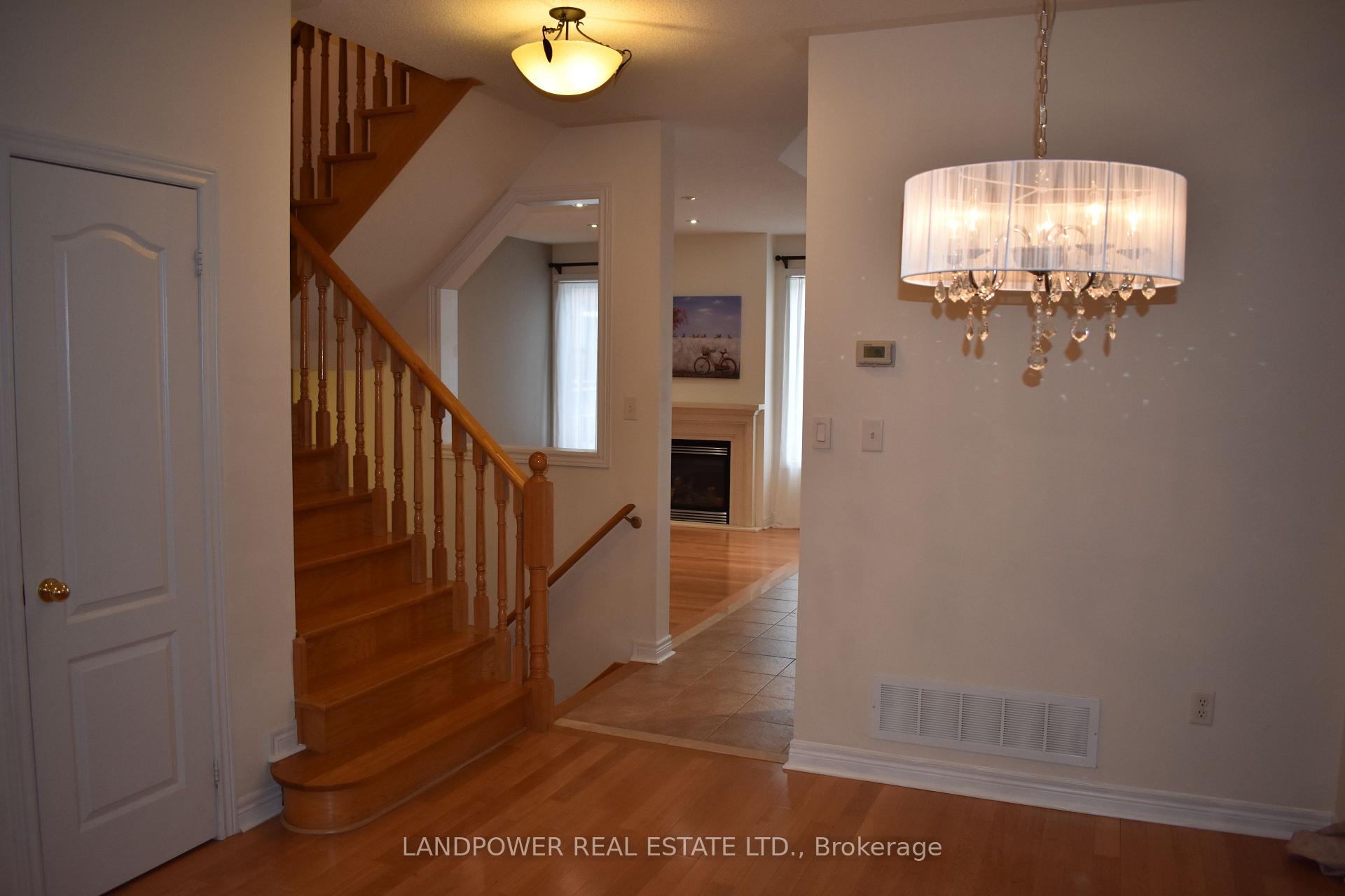 Photo 4 of 84 Vine Cliff Boulevard, Markham, Victoria Manor-Jennings Gate — HOMEH
