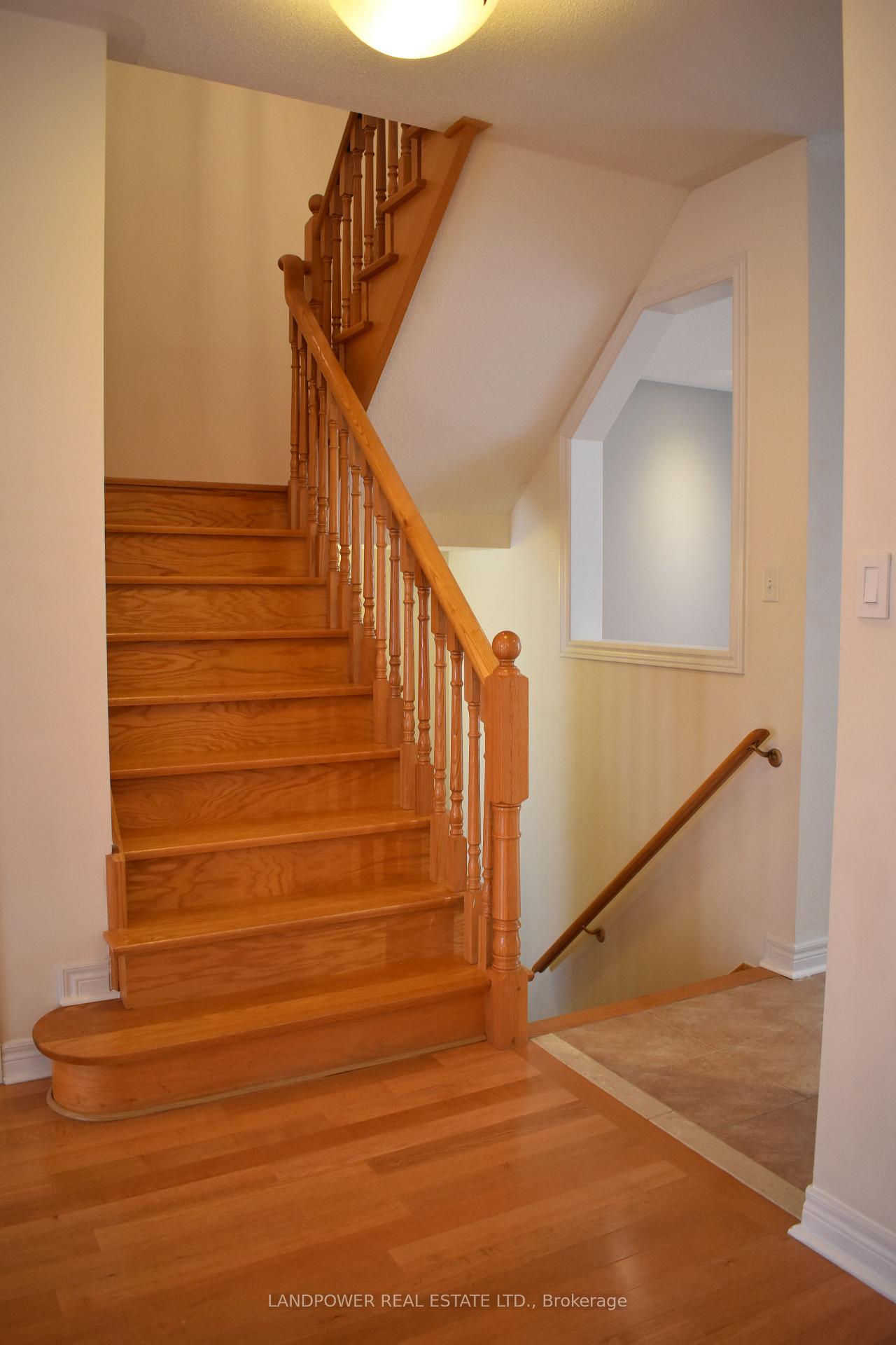 Photo 8 of 84 Vine Cliff Boulevard, Markham, Victoria Manor-Jennings Gate — HOMEH