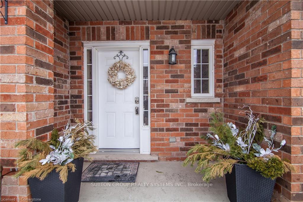 Photo 2 of Unit 13, 20 Pisa Drive, Hamilton, Stoney Creek — HOMEH