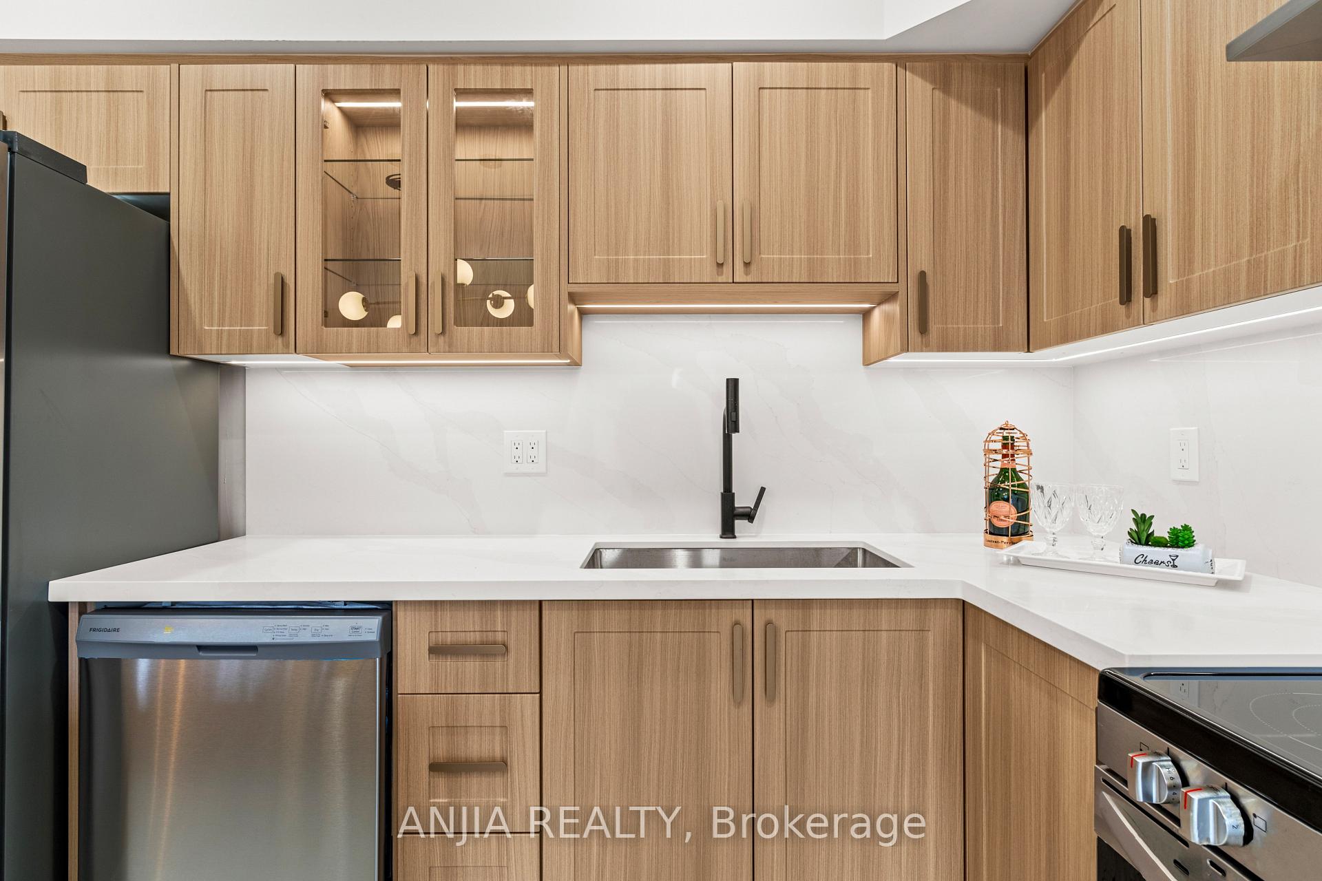 Photo 13 of 6 Elmrill Road, Markham, Berczy — HOMEH