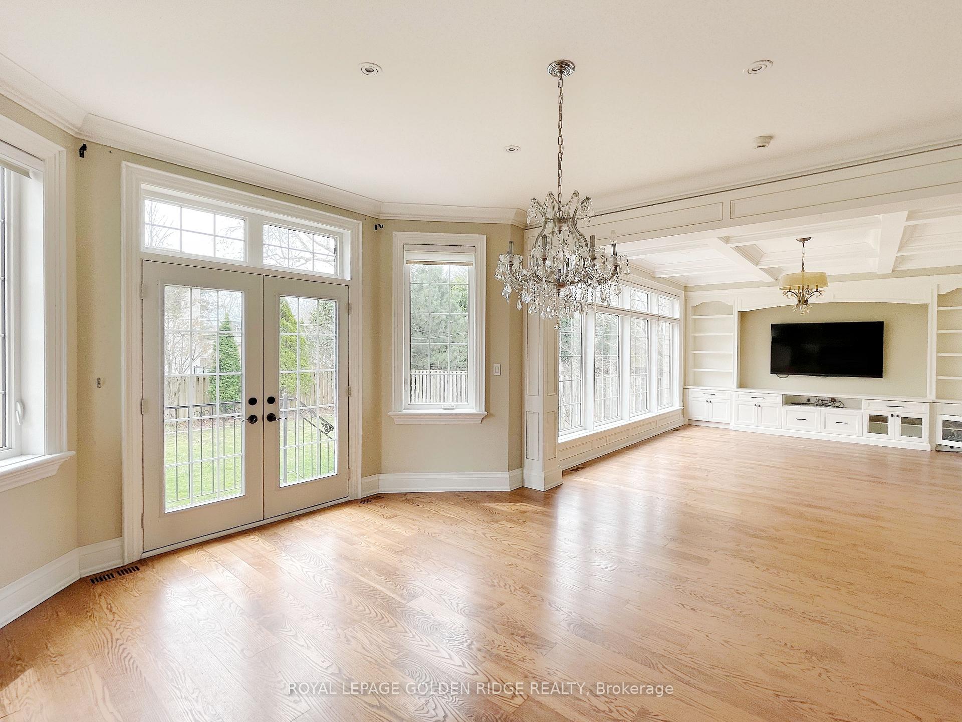 Photo 2 of 195 Krieghoff Avenue, Markham, Unionville — HOMEH
