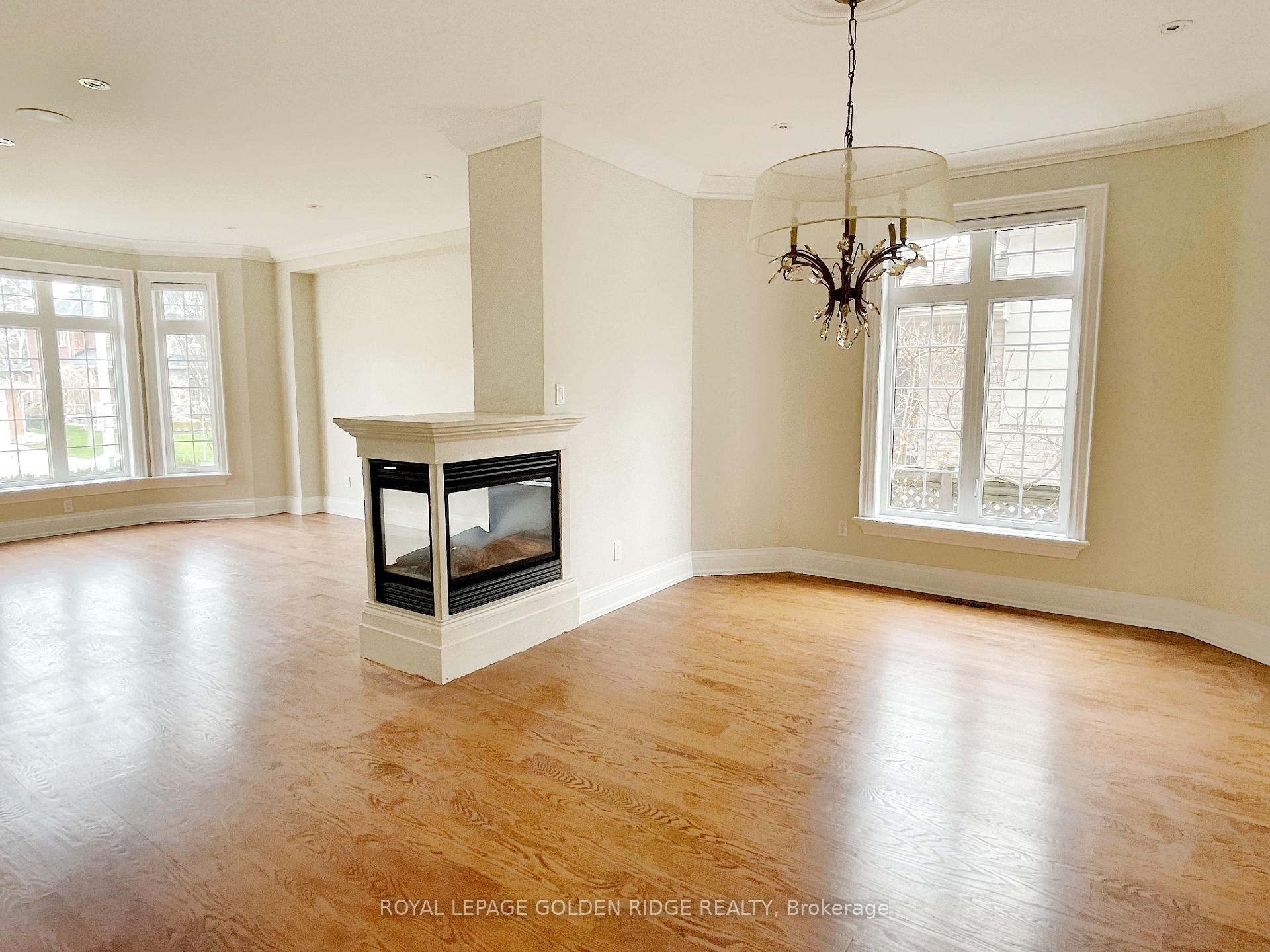 Photo 5 of 195 Krieghoff Avenue, Markham, Unionville — HOMEH
