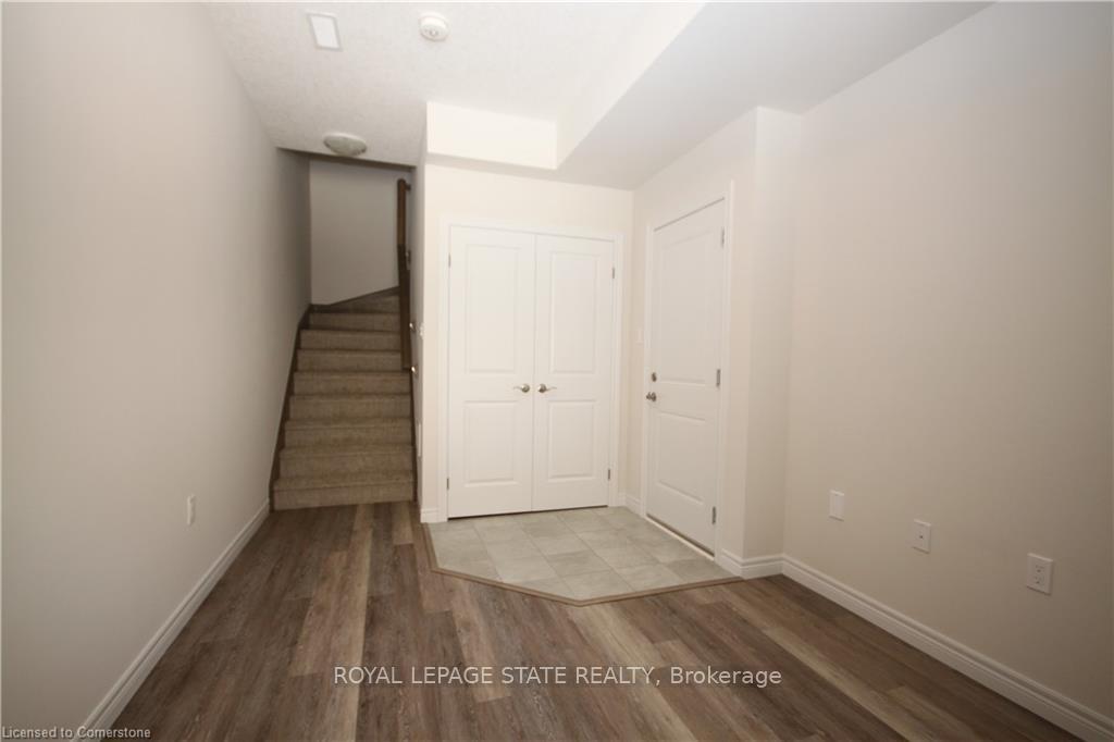 Photo 2 of 33 Marr Lane, Hamilton, Ancaster — HOMEH