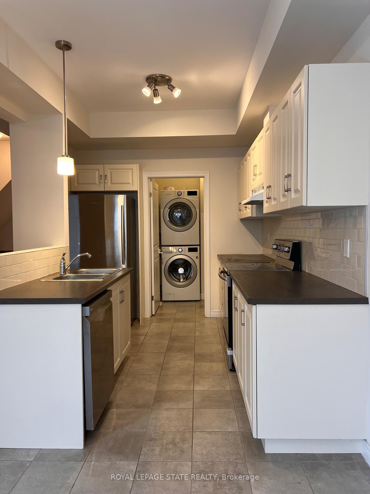 Photo 3 of 33 Marr Lane, Hamilton, Ancaster — HOMEH