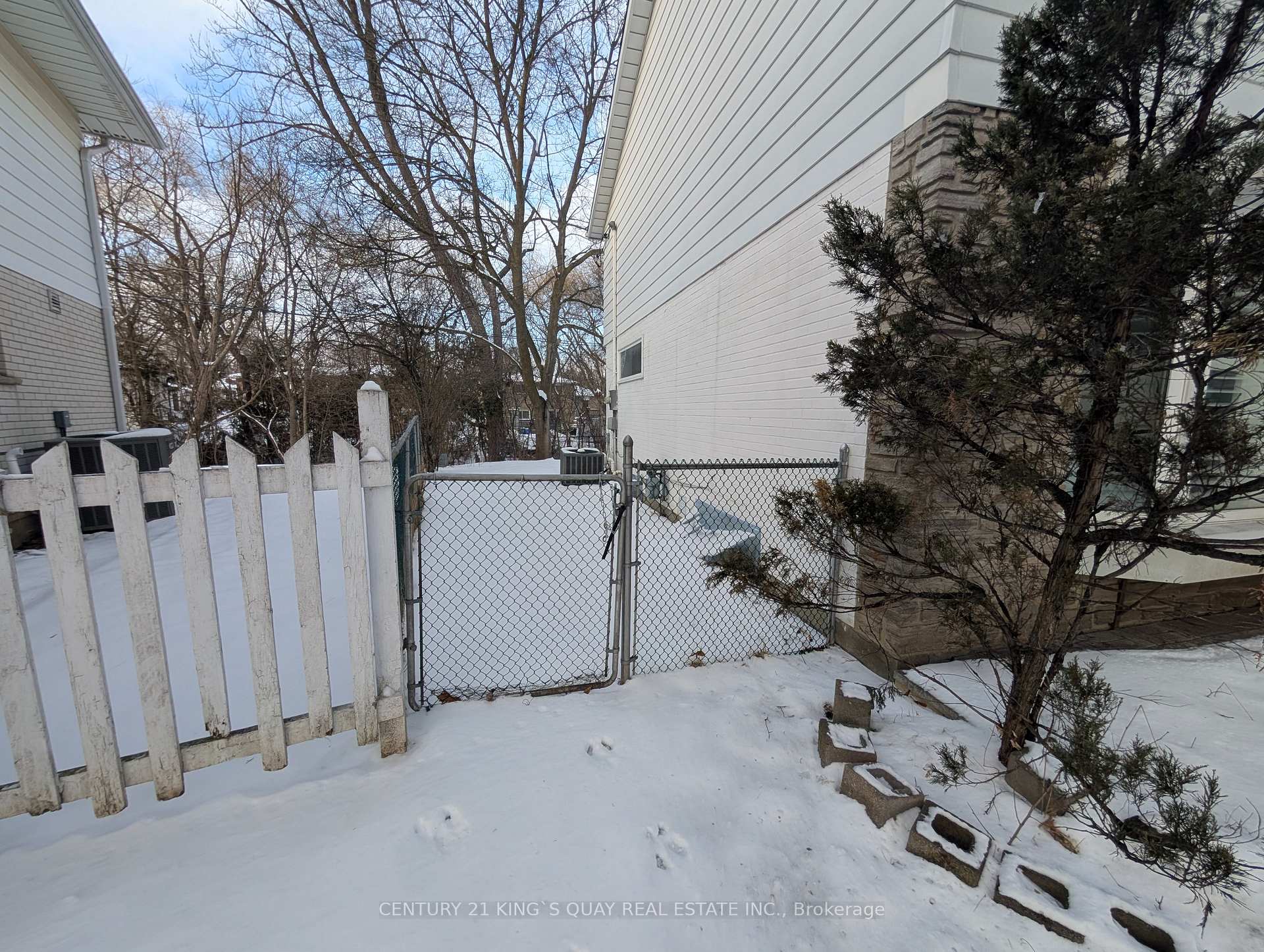Photo 15 of Unit LL, 26 Southdale Drive, Markham, Bullock — HOMEH