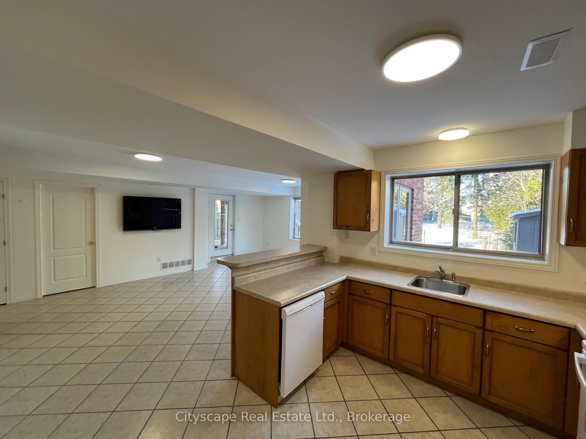 Photo 13 of 154 Hepburn Crescent, Hamilton, Mountview — HOMEH