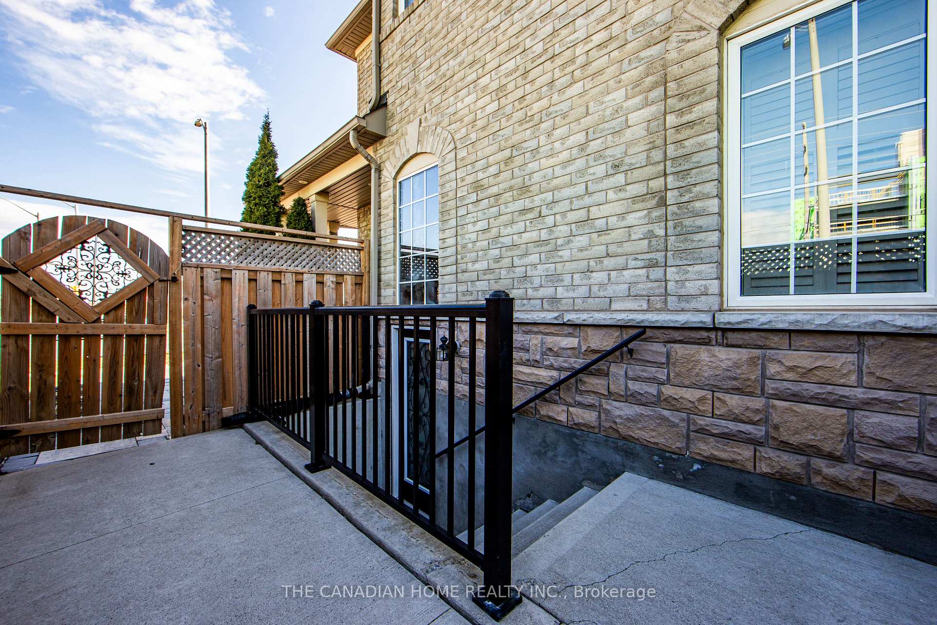 Photo 3 of Unit Bsmnt, 983 Kennedy Circle, Milton, Coates — HOMEH