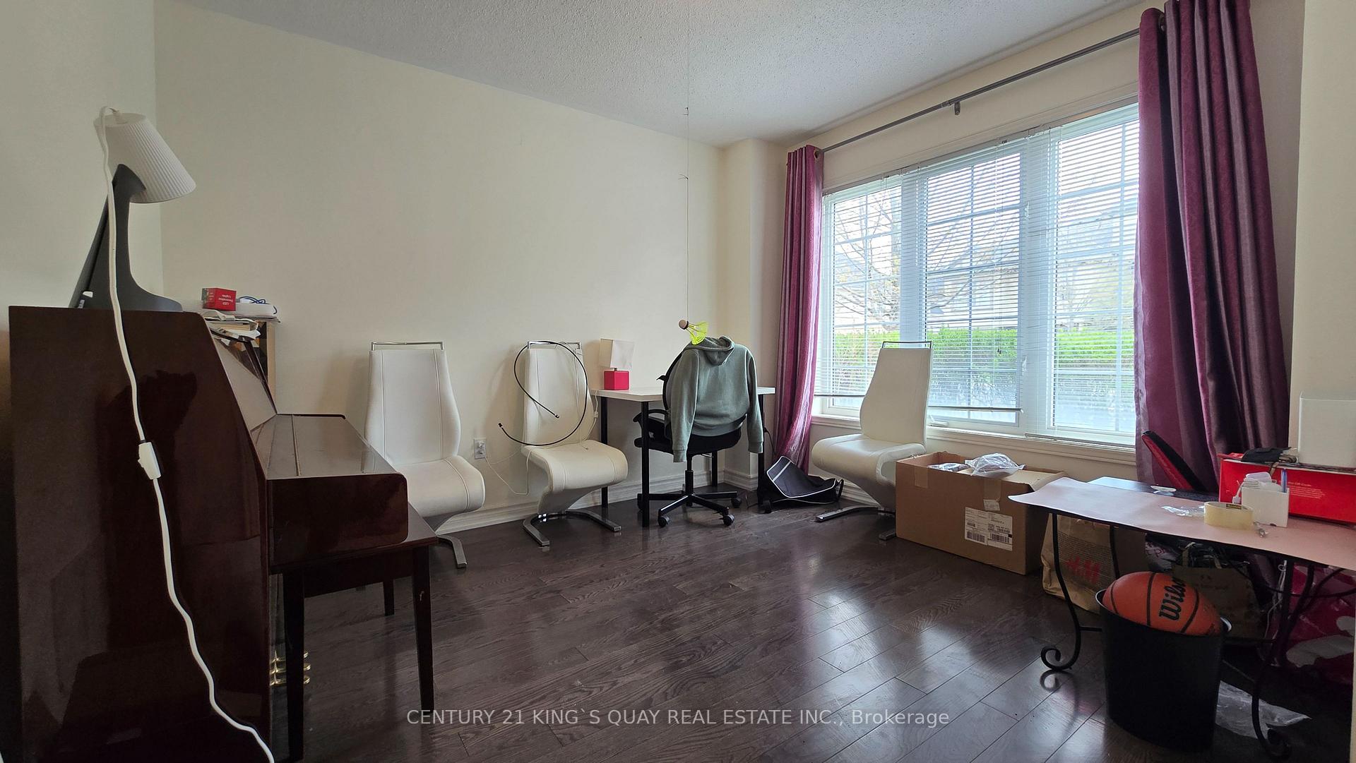 Photo 3 of 23 Prince Charles Way, Markham, Berczy — HOMEH