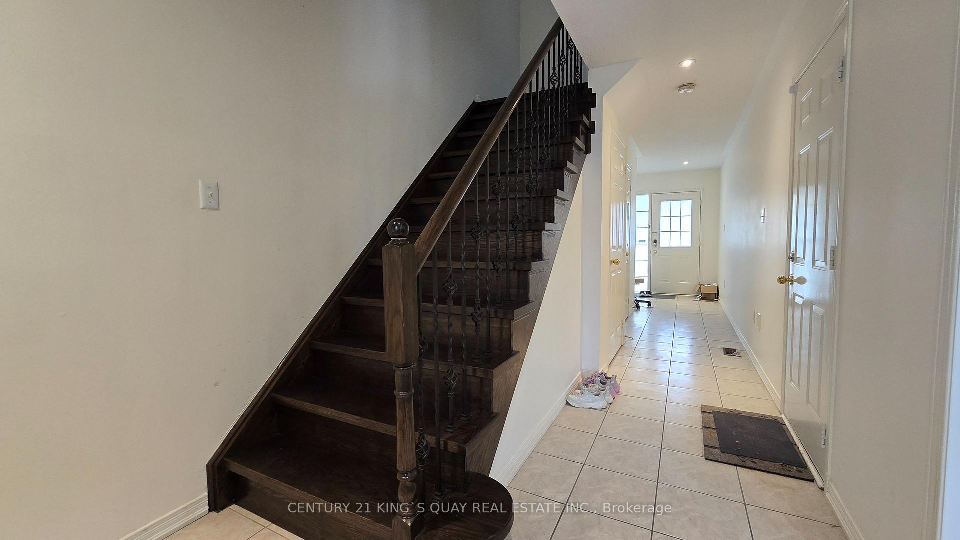 Photo 4 of 23 Prince Charles Way, Markham, Berczy — HOMEH