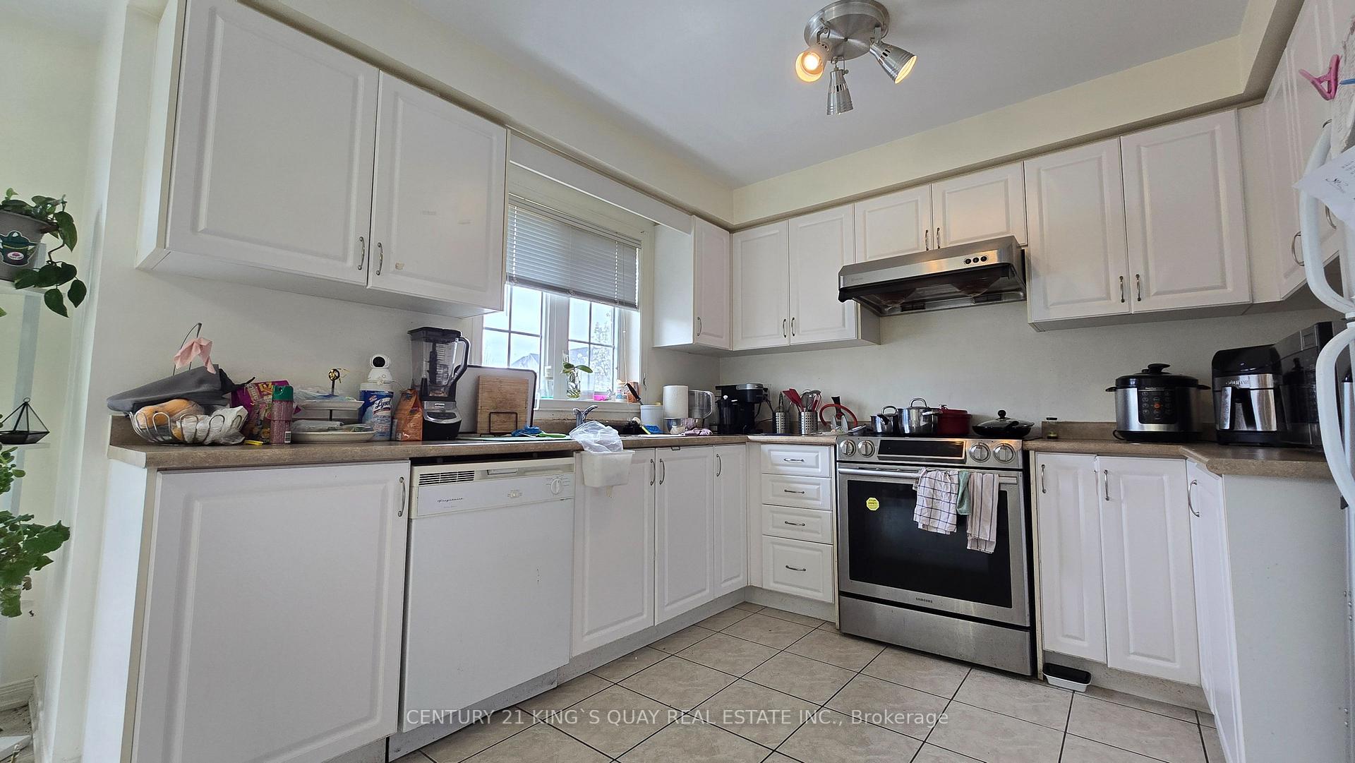 Photo 6 of 23 Prince Charles Way, Markham, Berczy — HOMEH