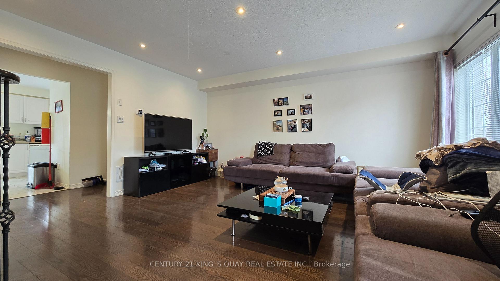 Photo 10 of 23 Prince Charles Way, Markham, Berczy — HOMEH